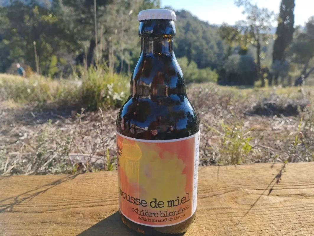 Bière blonde au miel